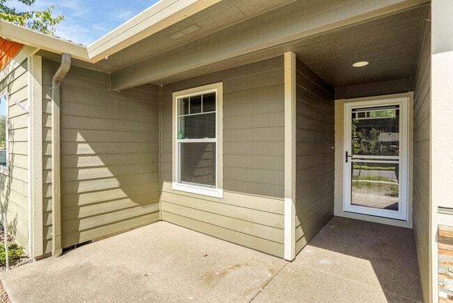 Building Photo - Well-Kept 3 bed, 2 bath home in South Salem