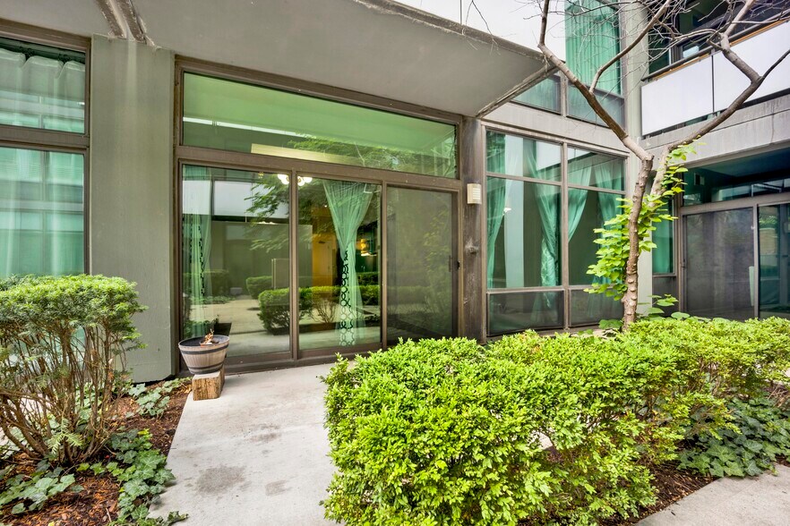 Building Photo - 660 W Wayman St