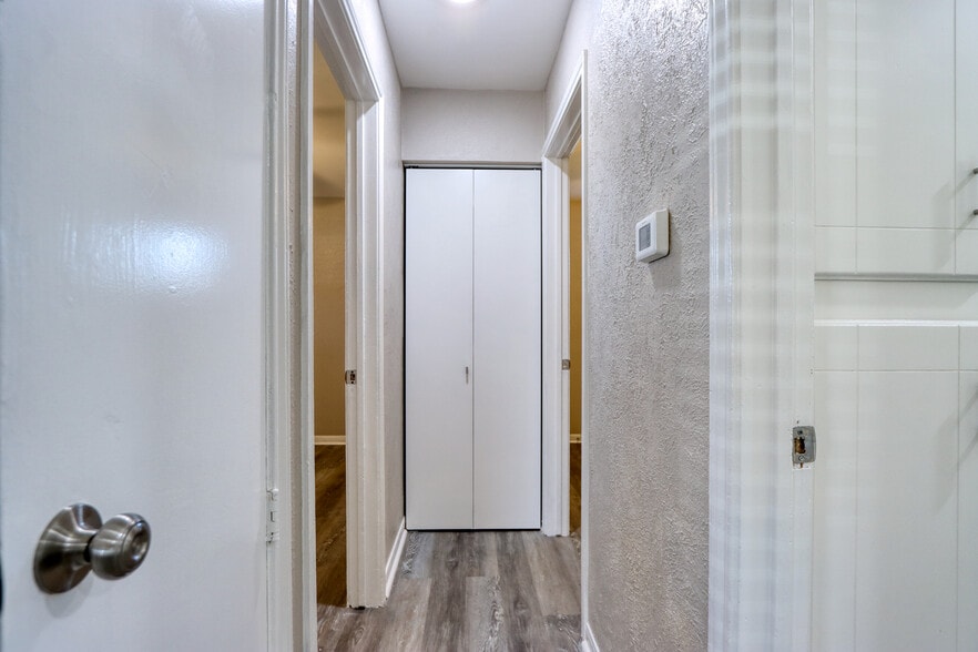 Building Photo - 2105 Interurban Blvd