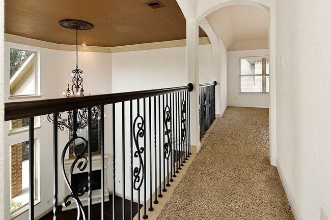 Building Photo - 27 Tioga Pl