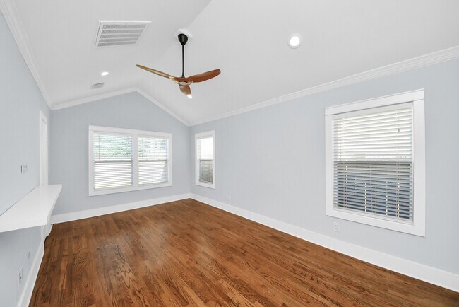 Building Photo - 509 Vincent St