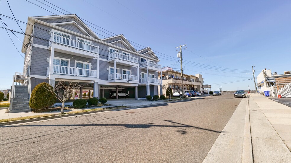 Building Photo - 210 N Madison Ave