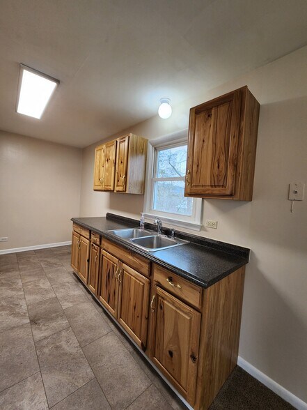 Building Photo - 1104 River Ct