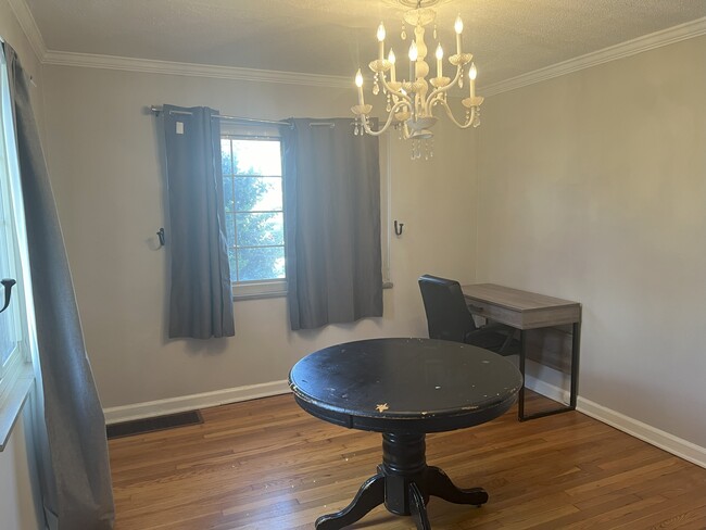 Building Photo - 1738 E Broad St