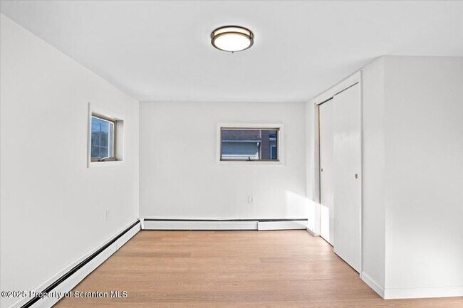 Building Photo - 134 Lampman St