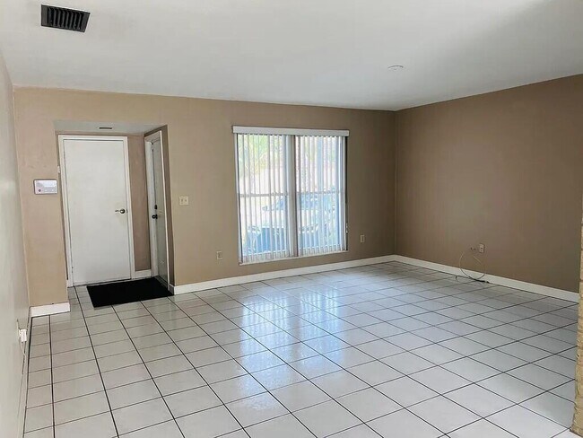 Building Photo - 8136 NW 21st Ct