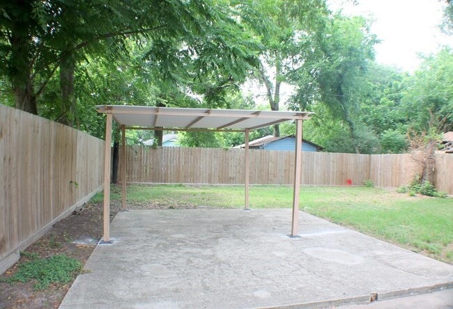 Building Photo - 8241 Glenview Dr
