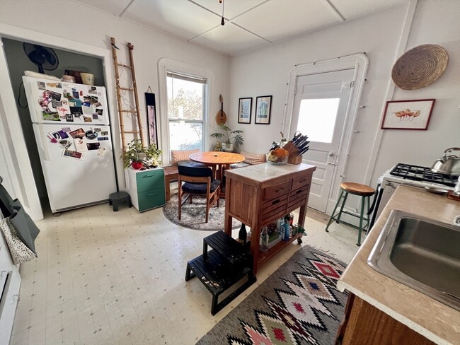 Building Photo - 14 Fairview Ave