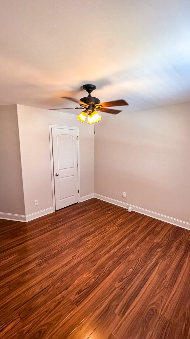 Building Photo - 2805 Slate Dr SW