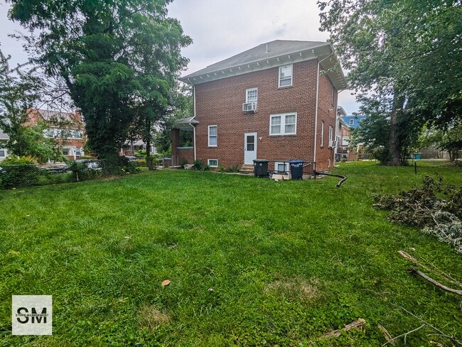 Building Photo - 23 Milmarson Pl NW