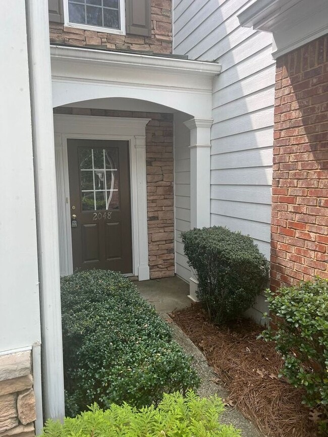 Building Photo - NOW READY!!! 3 bed 2.5 bath townhome in Duluth!