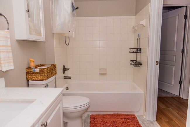 Building Photo - 2 Bedroom/ 2 bath - entry level END UNIT with side balcony & upgraded kitchen and bathrooms- only...