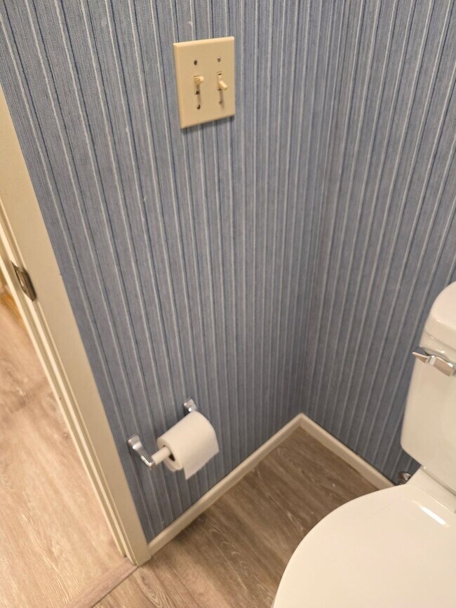 Building Photo - Beautiful 2 bedroom, 2 bath Condo available