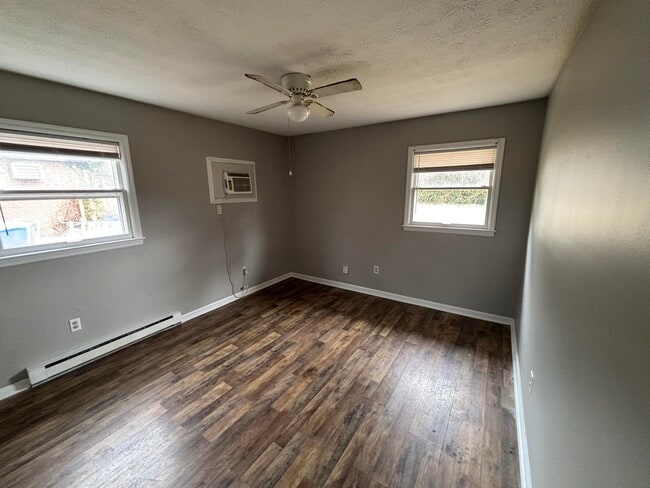 Building Photo - 328 Garden Park Dr