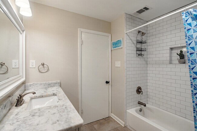 Building Photo - 5088 Helene Rd