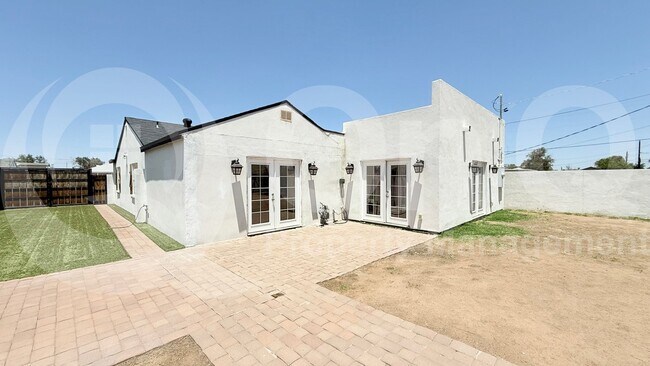 Building Photo - 2607 W San Miguel Ave