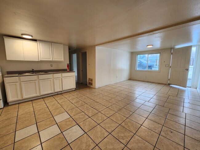 Building Photo - B-Cozy Villa Apartments