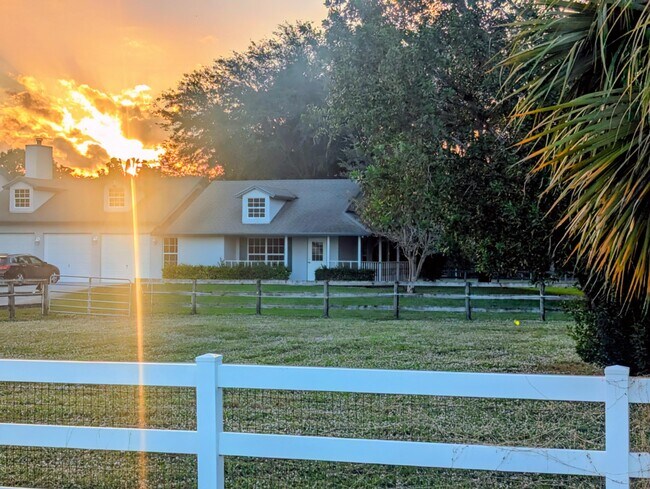 Building Photo - 819 Cindy Cir Ln