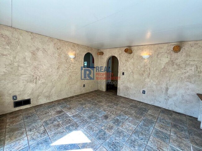 Building Photo - 4945 Marabou Way