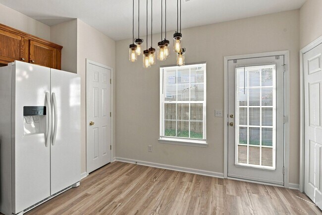 Building Photo - Charming 2-Bed Townhome in Hardison Hills
