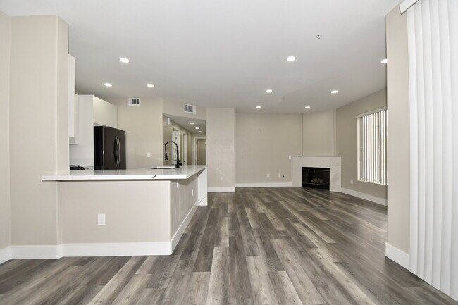 Building Photo - Stunning 2Bed with 1Attached Car Garage