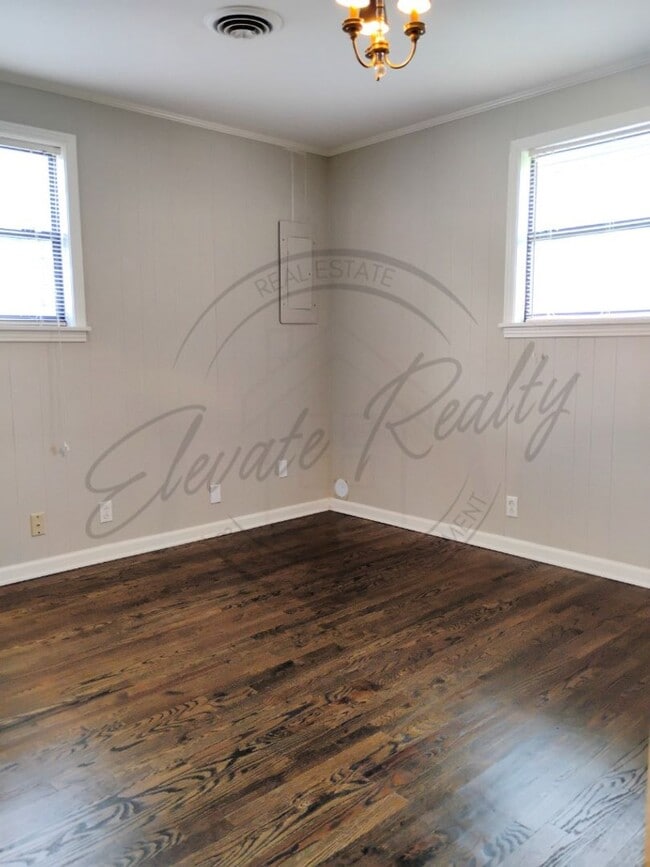 Building Photo - Charming Two Bedroom in Triplex in Goodlettsville!