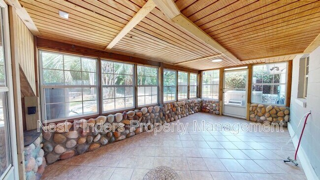 Building Photo - 552 Seagate Ave