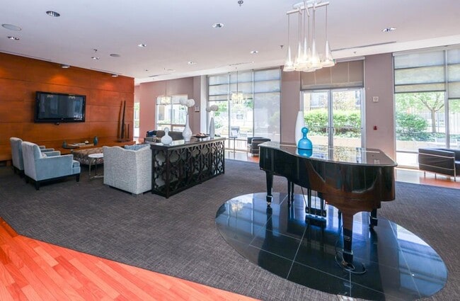 Building Photo - 711 Cosmopolitan Dr NE