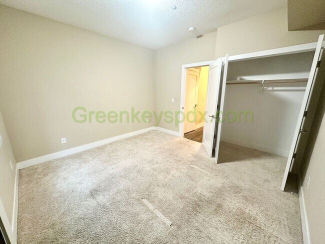 Building Photo - Gorgeous, Custom-designed 4-Bedroom Contemporary Townhouse on 3 Levels