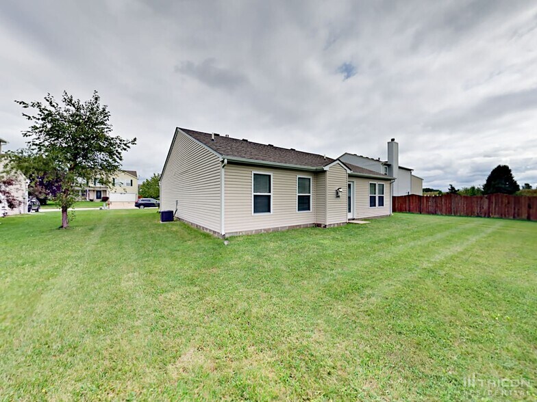 Building Photo - 5622 N Peppereel Way