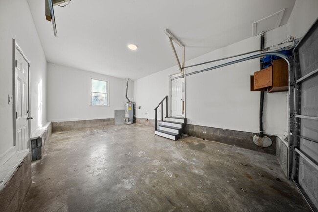 Building Photo - 3 Bedroom 2 Full Bath Home For Rent near Post!