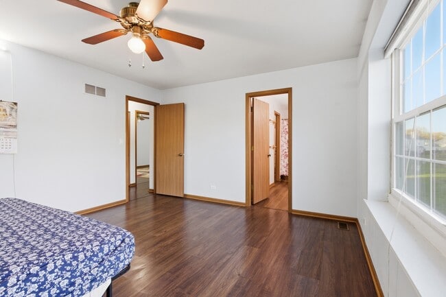 Building Photo - 1297 Woodlake Dr