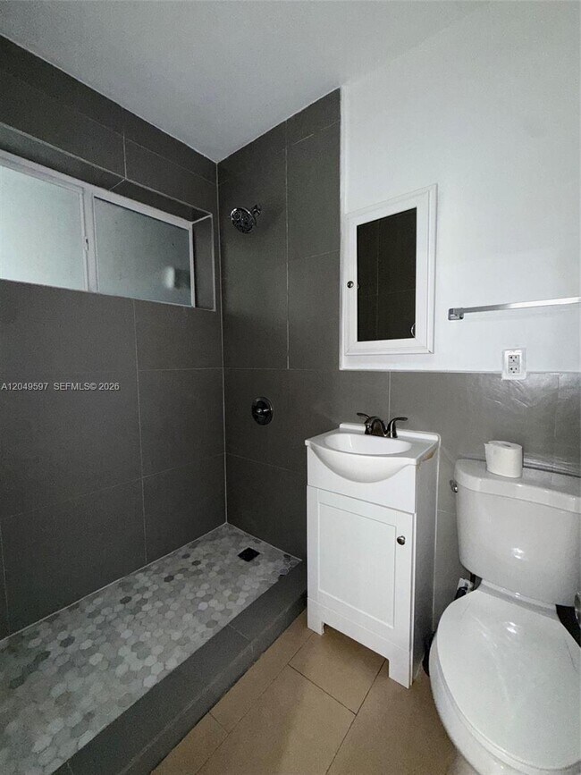 Building Photo - 6723 NE Miami Pl