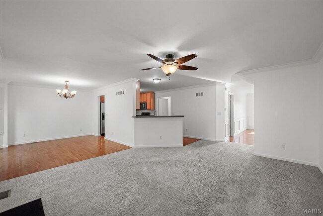 Building Photo - 499 Parkgate Dr