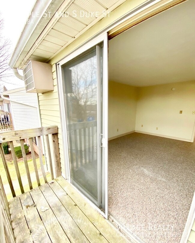 Building Photo - 461 E Maple St