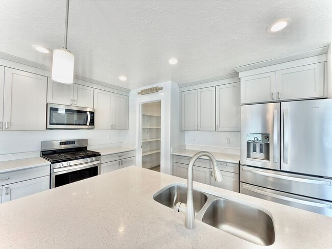 Building Photo - 3 Bed | 2.5 Bath | 2,365 sq ft above grade | Full unfinished basement | 2-car garage