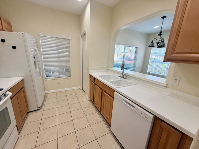 Building Photo - Three Bedroom Townhome in Heritage Harbour