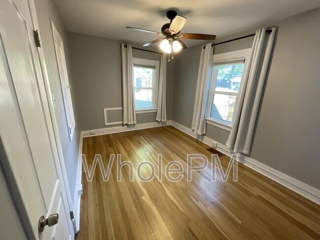 Building Photo - 4909 Beach Ct