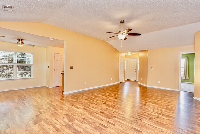 Building Photo - 1403 Wenwood Ct