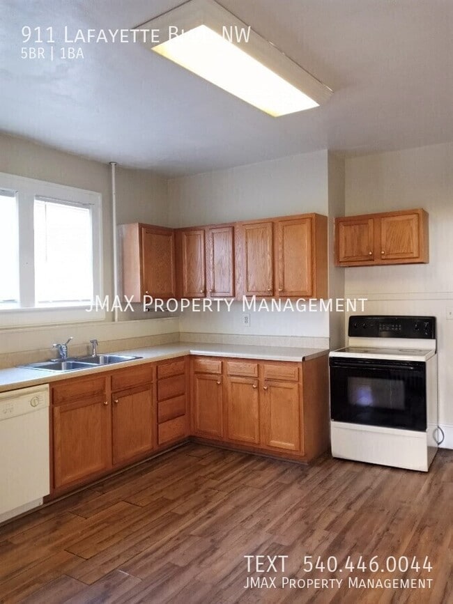 Building Photo - 911 Lafayette Blvd NW