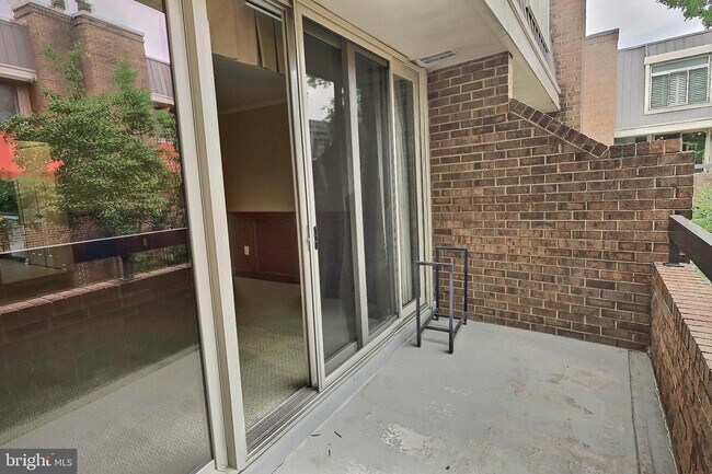 Building Photo - 1673 S Hayes St