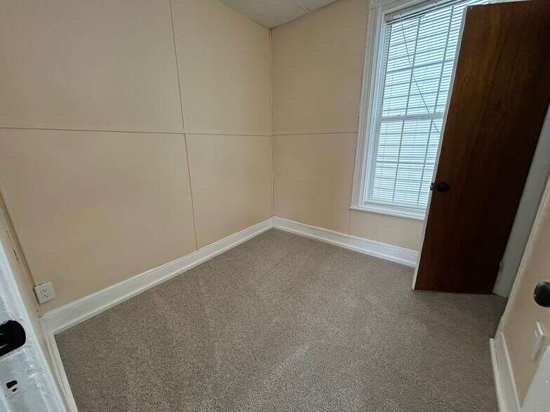 Building Photo - 14 McElwain Ave