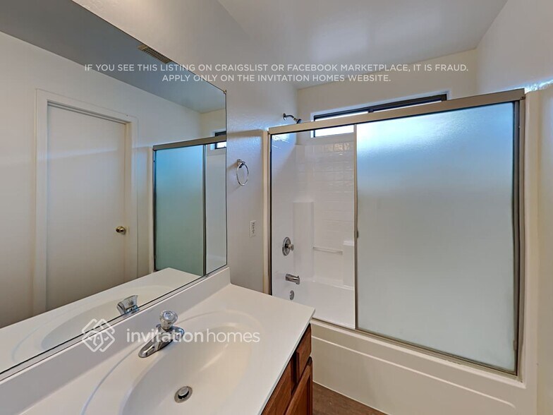 Building Photo - 10802 W Rio Vista Ln