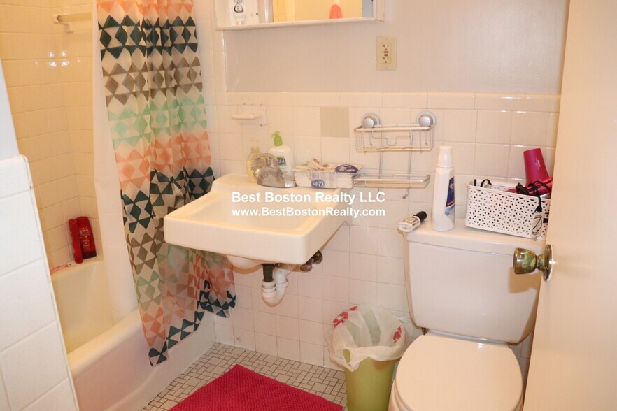 Building Photo - 9 Elmer St