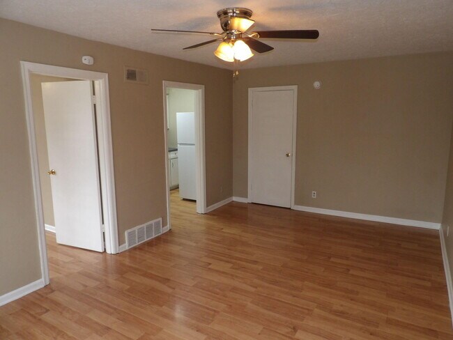 Building Photo - 720 Woodland Ave