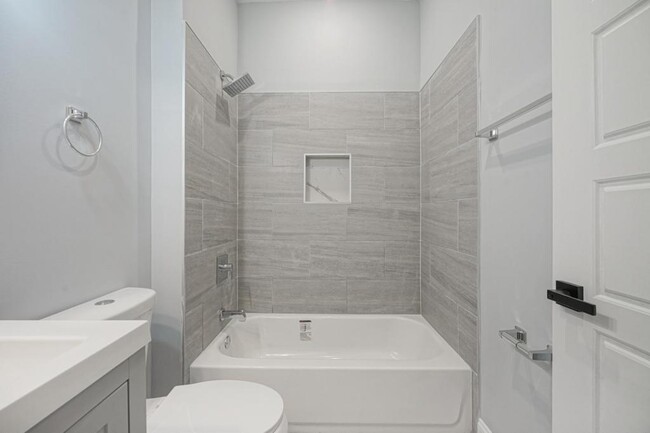 Building Photo - 1156 S 52nd St