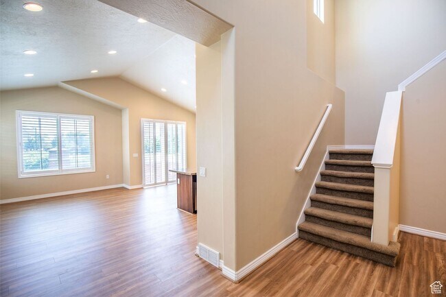 Building Photo - Incredible Lehi Townhouse