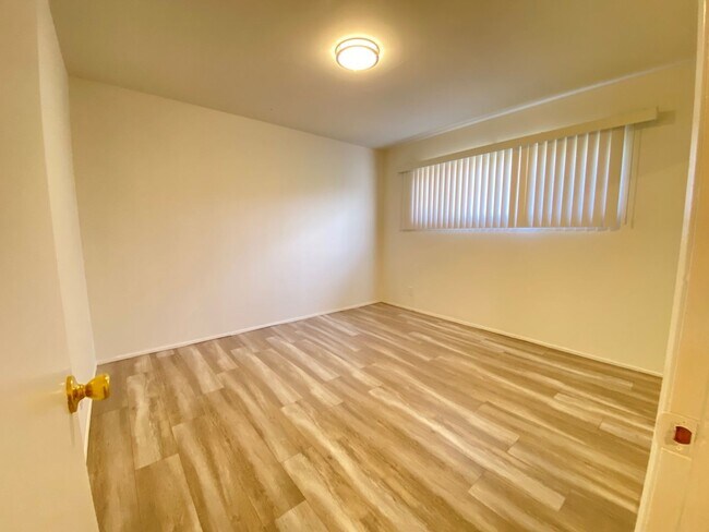Building Photo - Cozy 3 Bedroom and 1 Bathroom in a good ar...