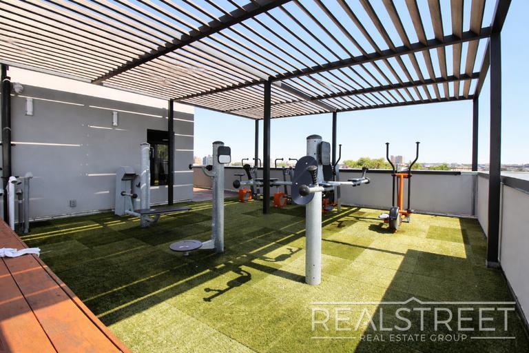 Building Photo - Luxury 2 BR in Bushwick with Balcony & Roof Deck!