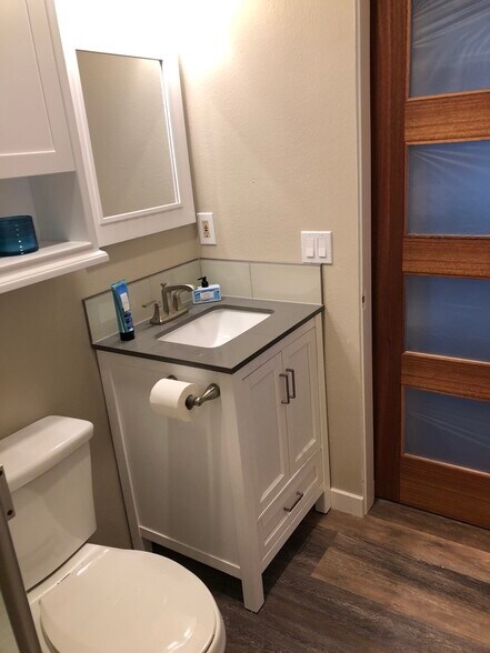 BA 2 - 828 Bayview Dr